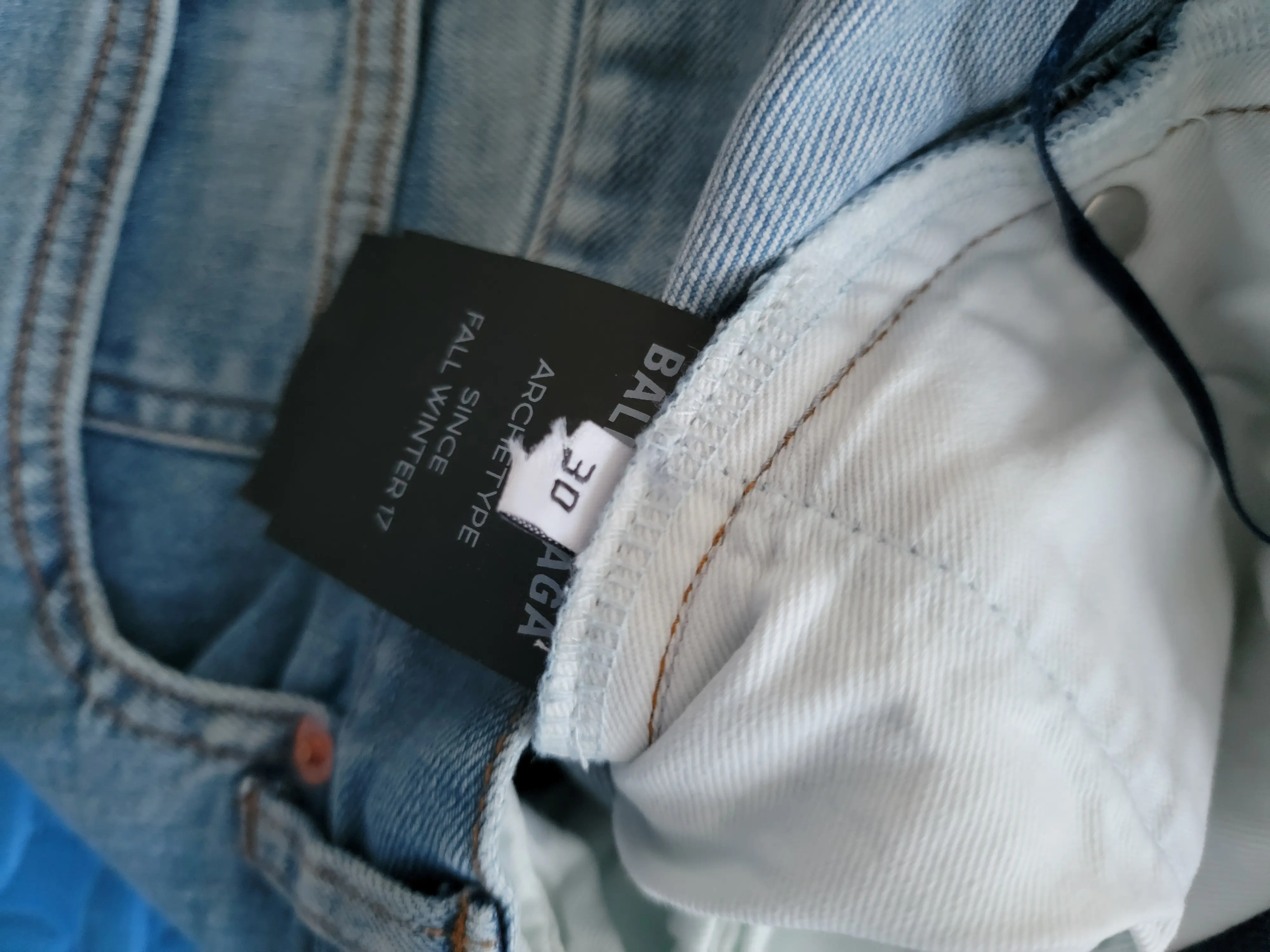 BALENCIAGA Jeans | Marché LOOP