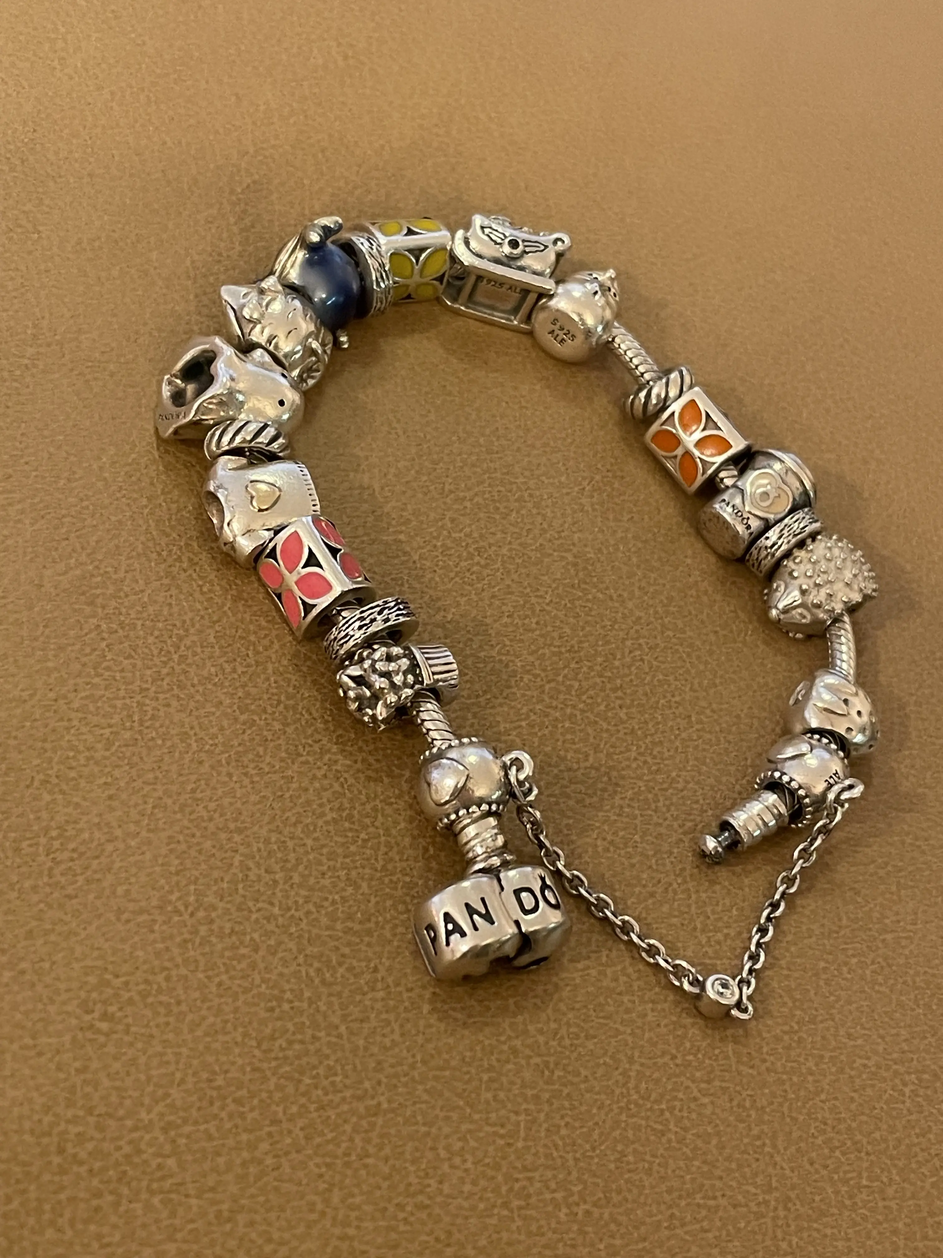PANDORA Bracelet, 19cm with 13 Charms | Marché LOOP