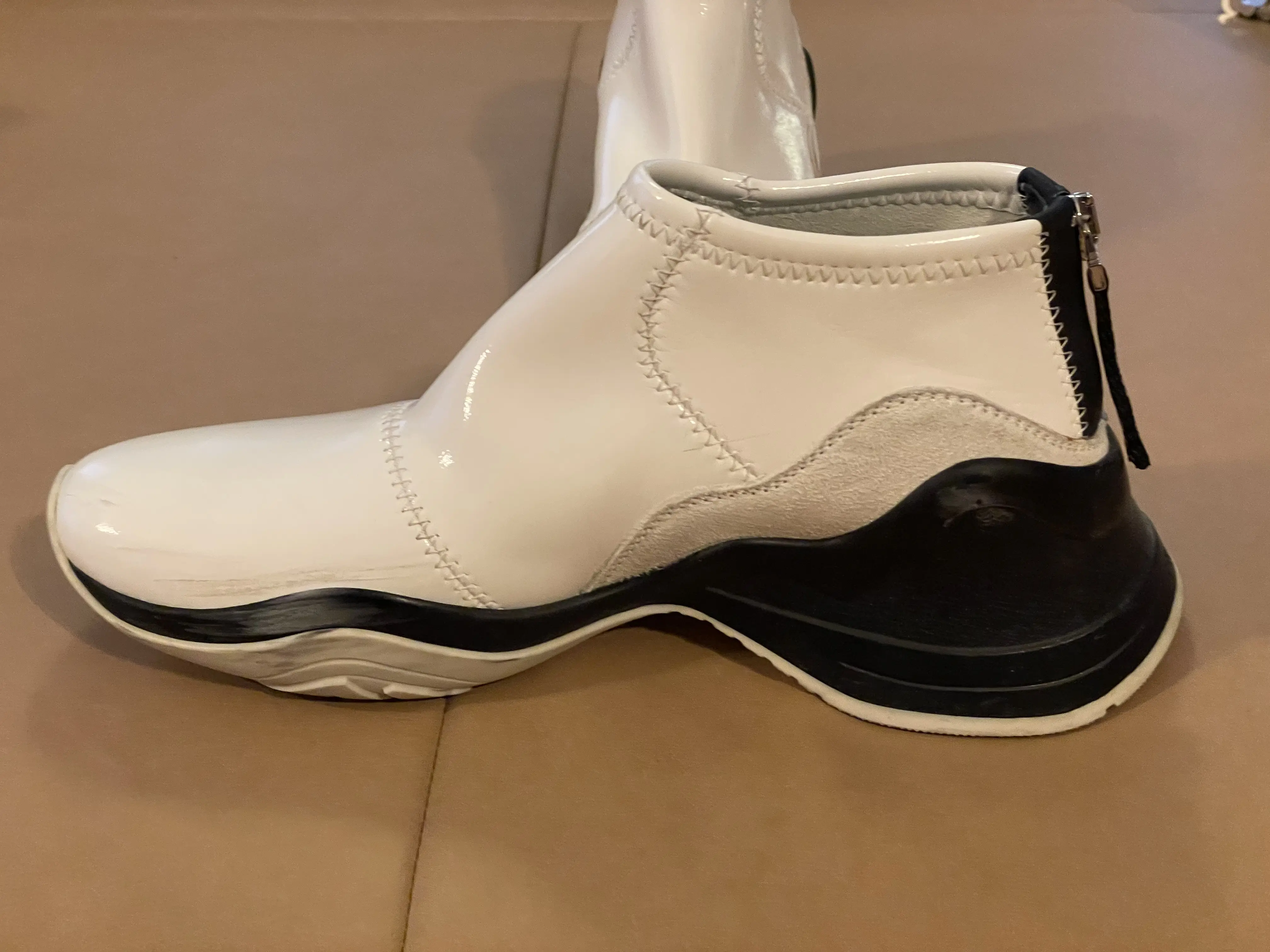 FENDI patent Leather Sneakers | LOOP-Marktplatz