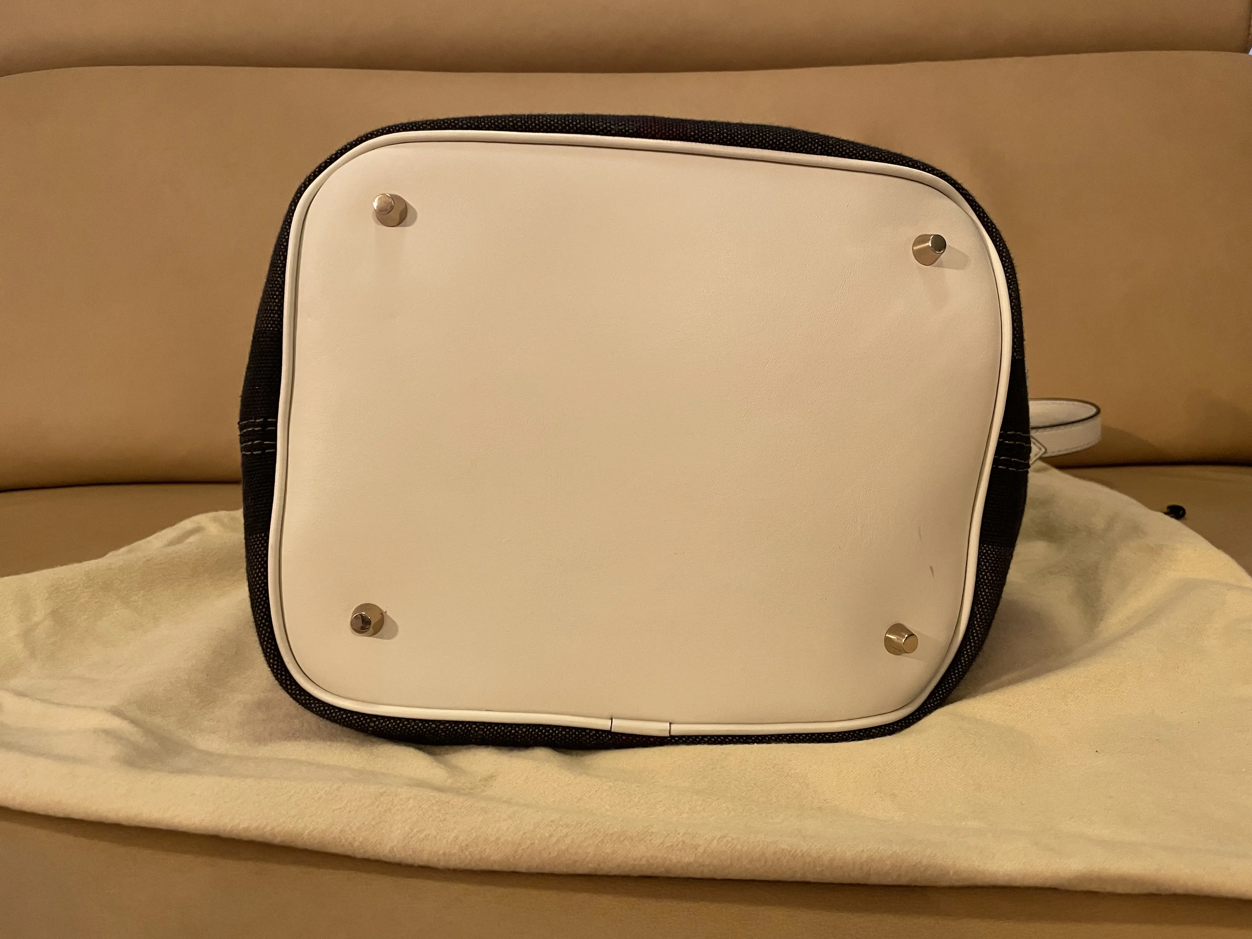 BURBERRY Ashby Bag | LOOP-Marktplatz