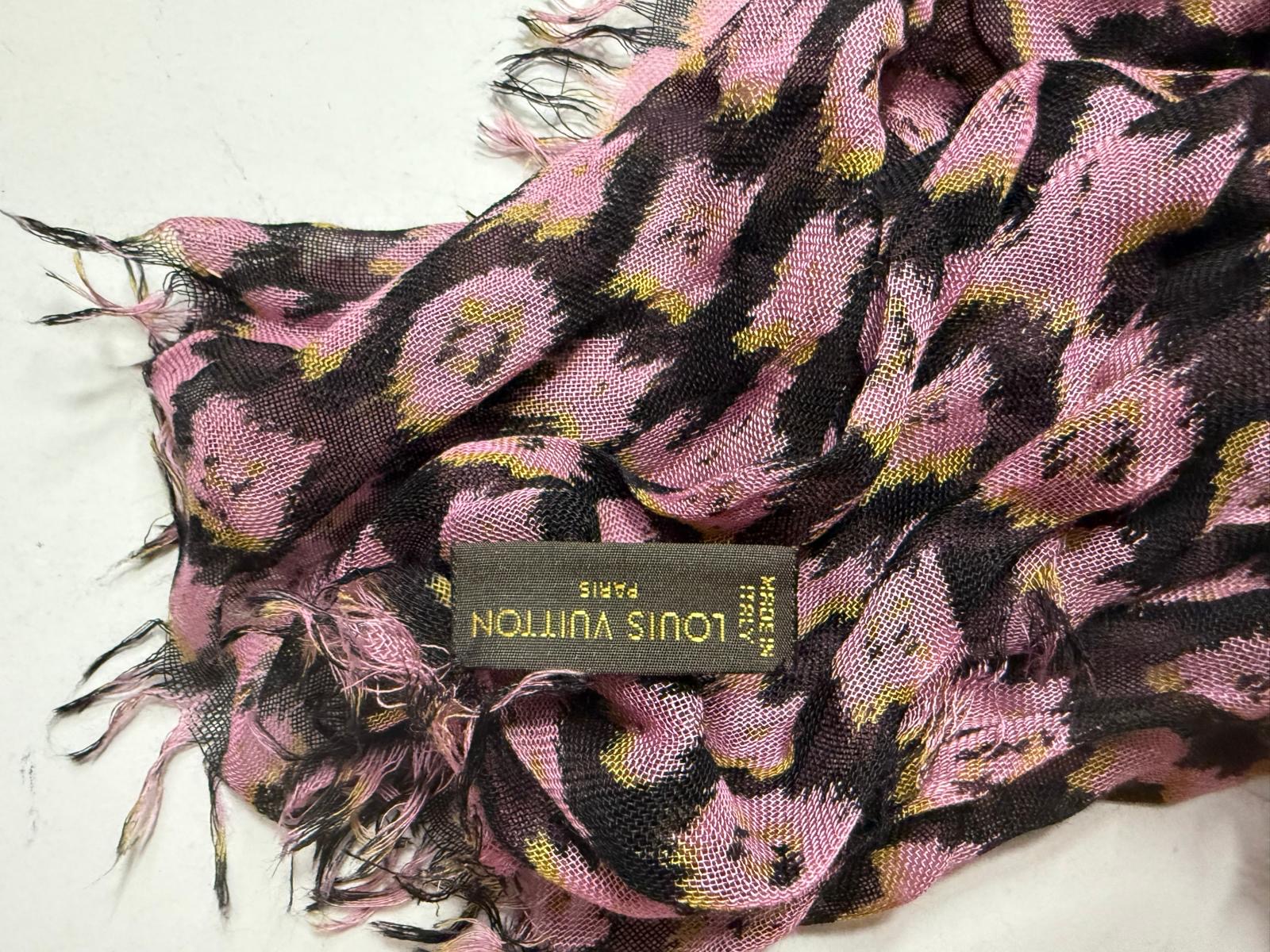 Louis Vuitton stole | Marché LOOP
