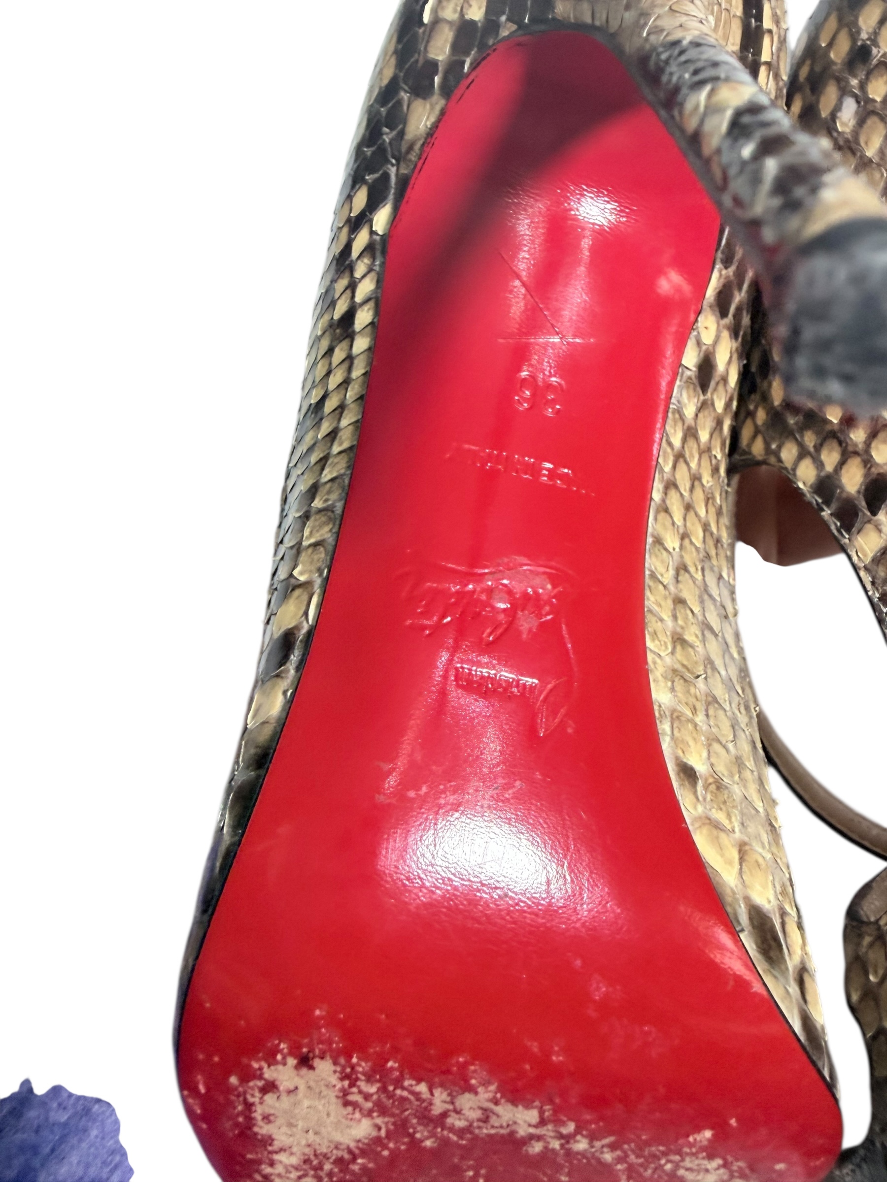 Louboutin high heels | Marché LOOP