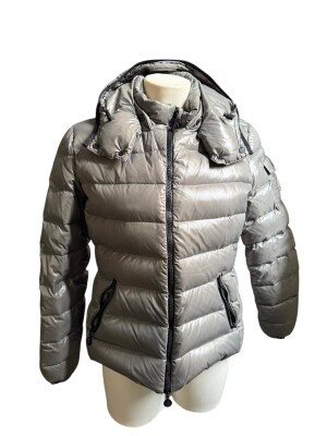 Moncler down jacket | Marché LOOP