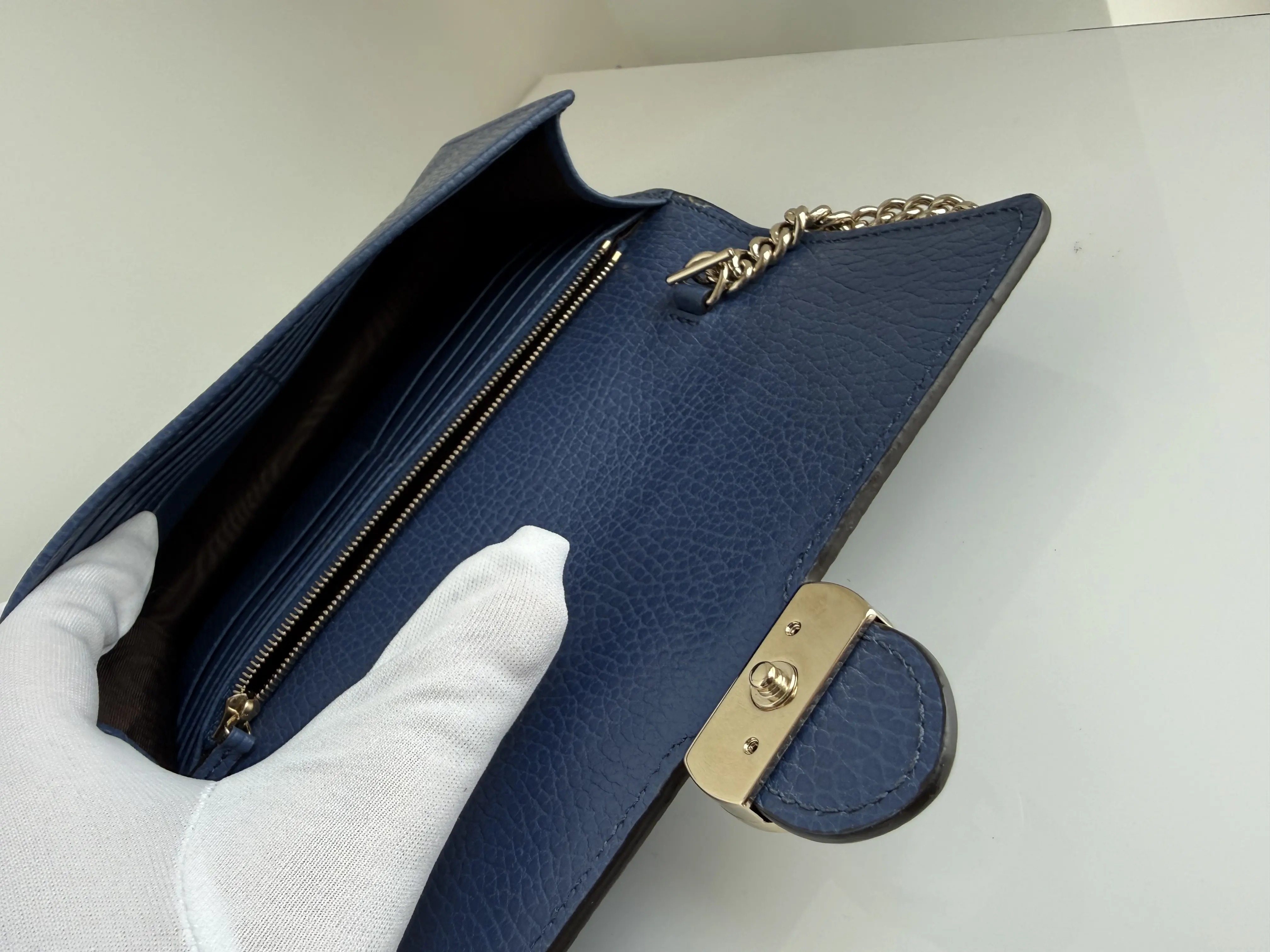 GUCCI GG Interlocking Geldbörse mit Kette | LOOP-Marktplatz