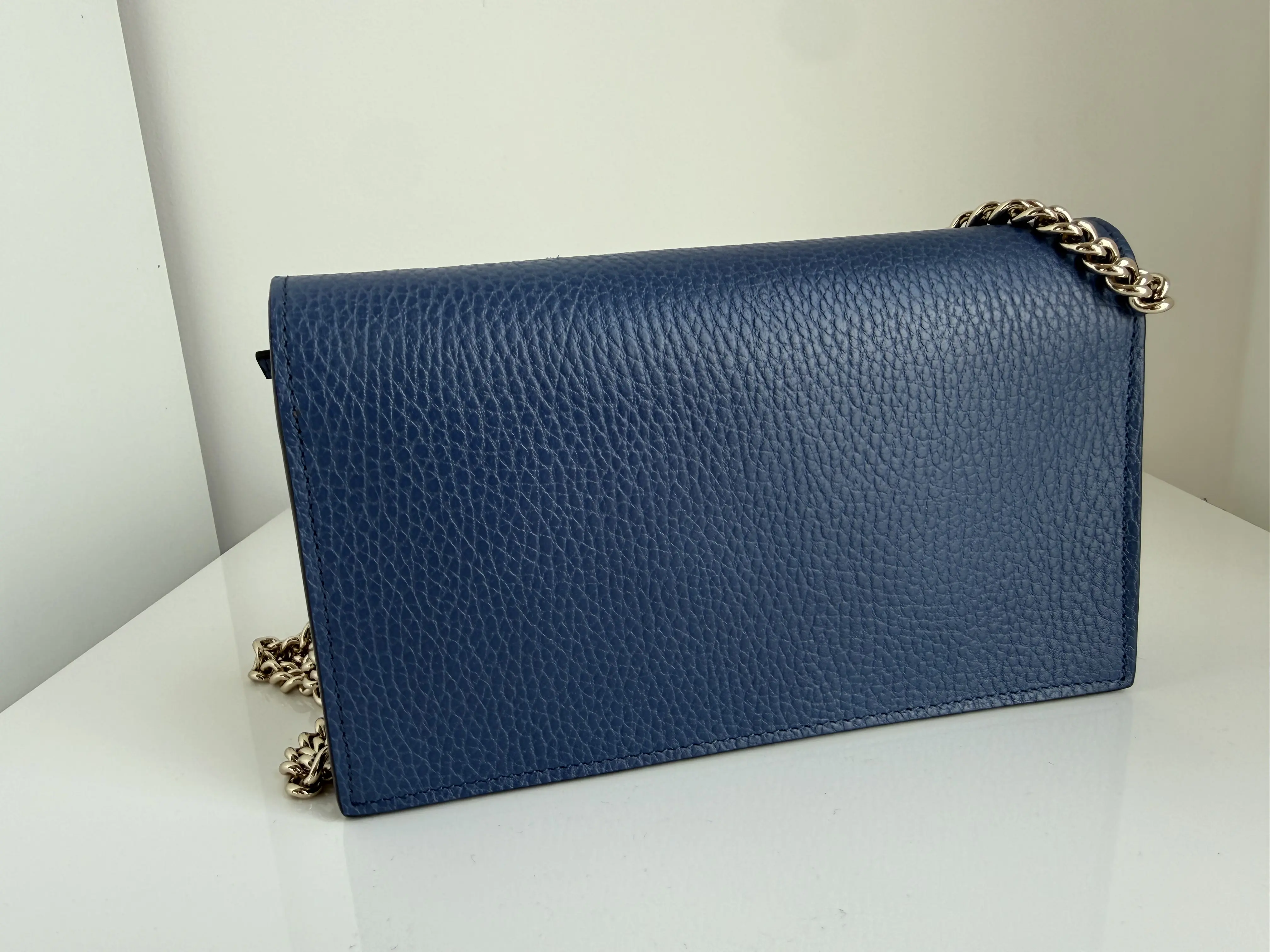 GUCCI GG Interlocking Geldbörse mit Kette | LOOP-Marktplatz
