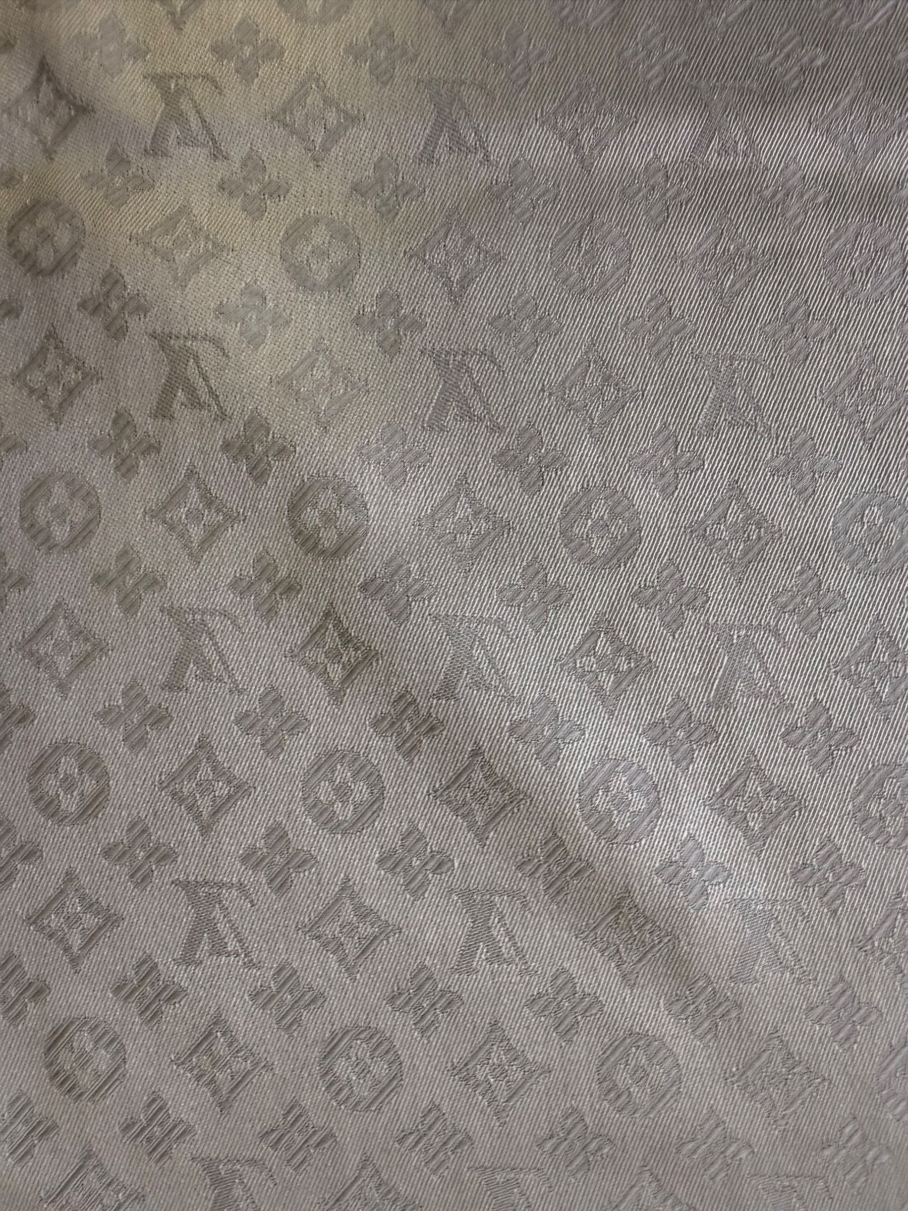 Louis Vuitton stole | LOOP-Marktplatz