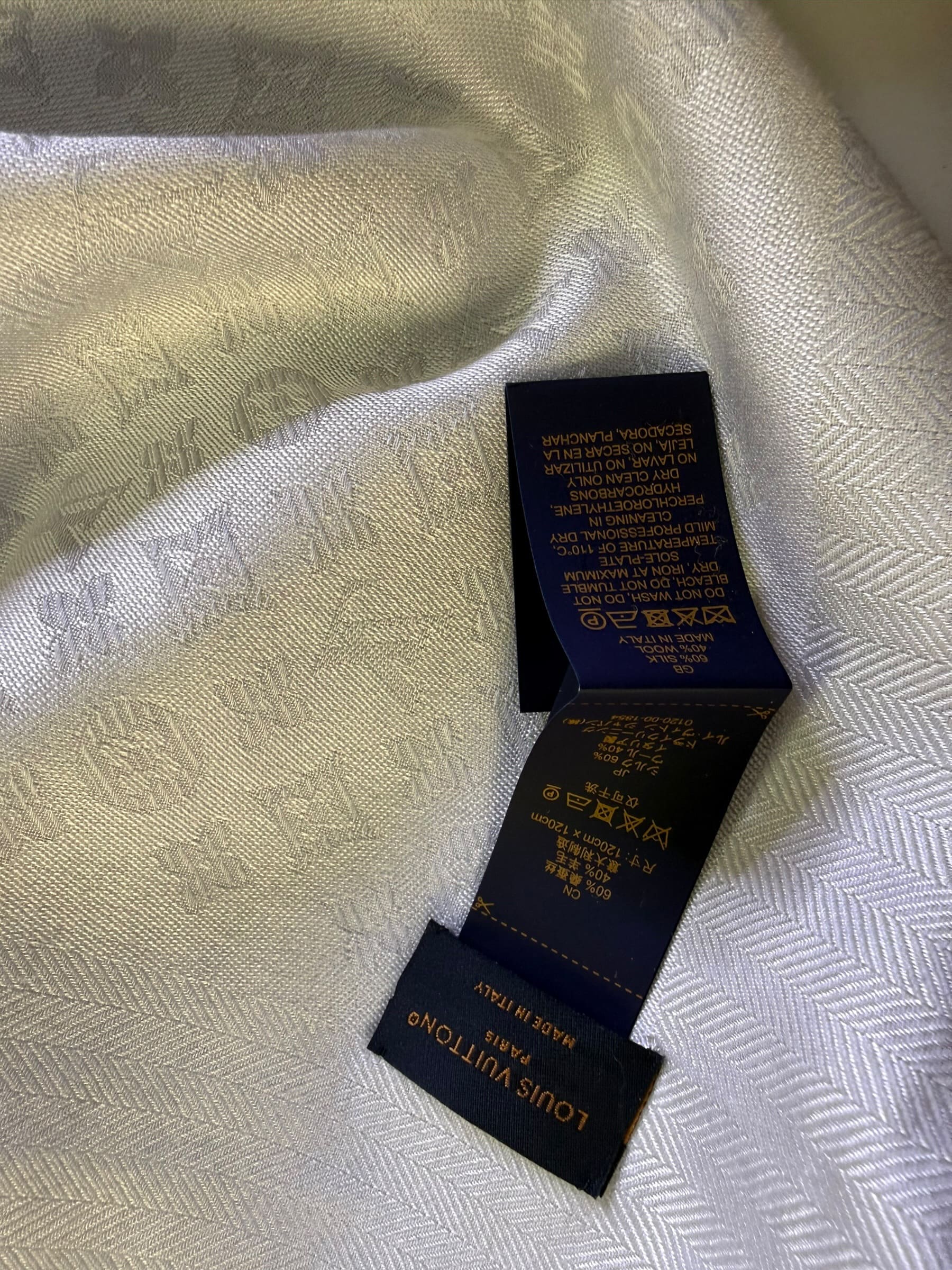 Louis Vuitton stole | LOOP-Marktplatz